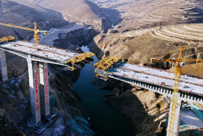 高空作业安全带保障冬季高空施工安全进行